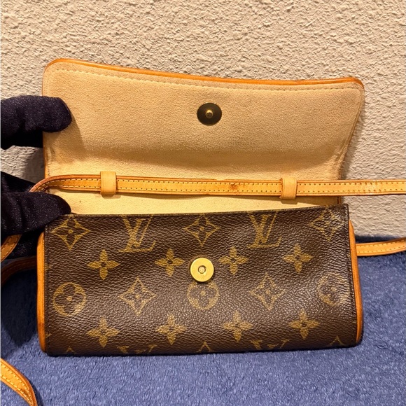 Louis Vuitton Monogram Pochette Twin PM with Removable Strap - Picture 2 of 13